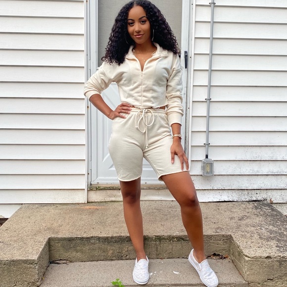 Hi! Welcome 💕 - Picture 3 of 4